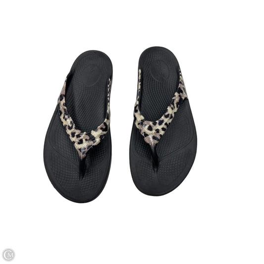 Sandals Flats By Oofos In Animal Print, Size: 9