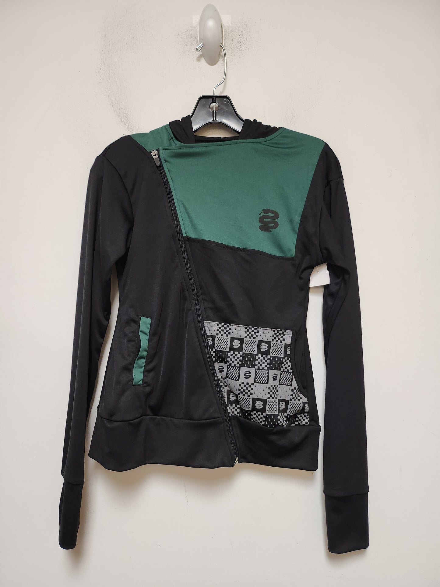 Top Long Sleeve By Clothes Mentor In Black & Green, Size: Xs