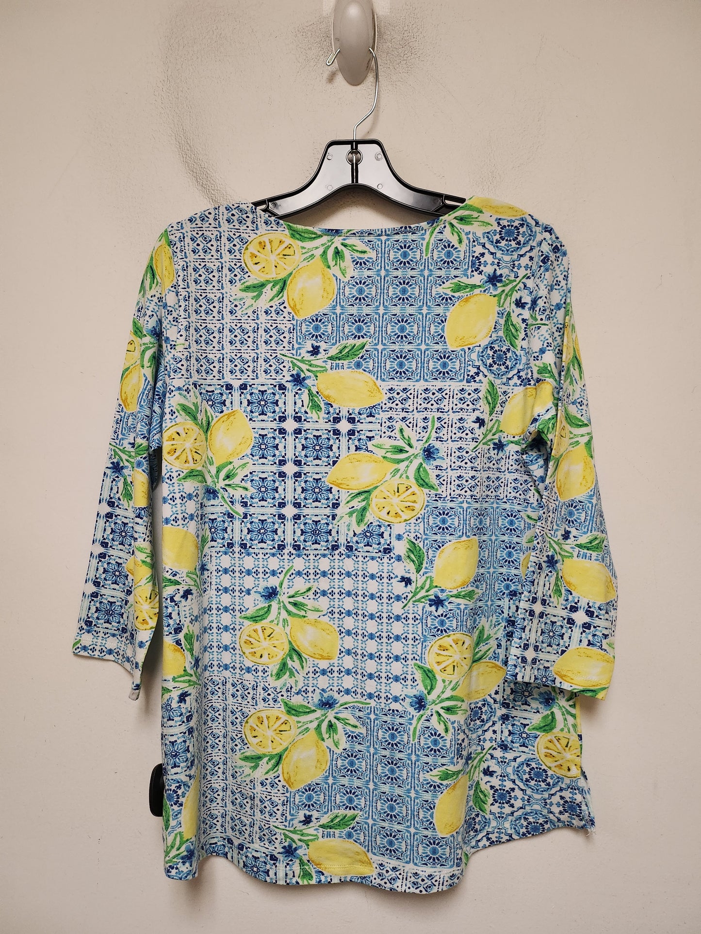 Top Short Sleeve By Belle By Kim Gravel In Multi-colored, Size: S