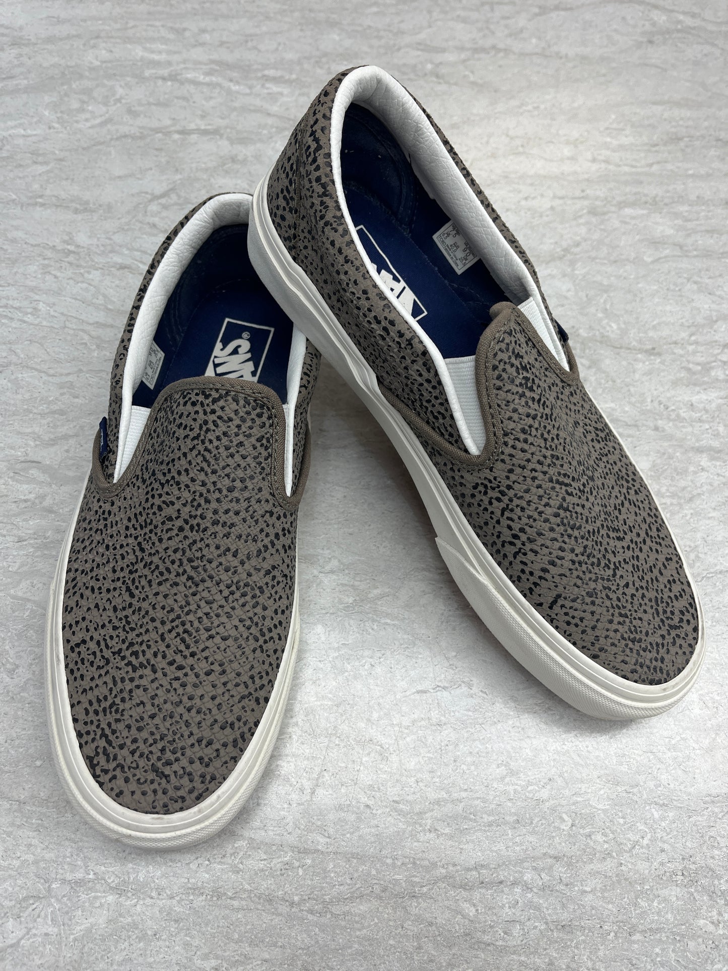 Shoes Sneakers By Vans In Animal Print, Size: 9