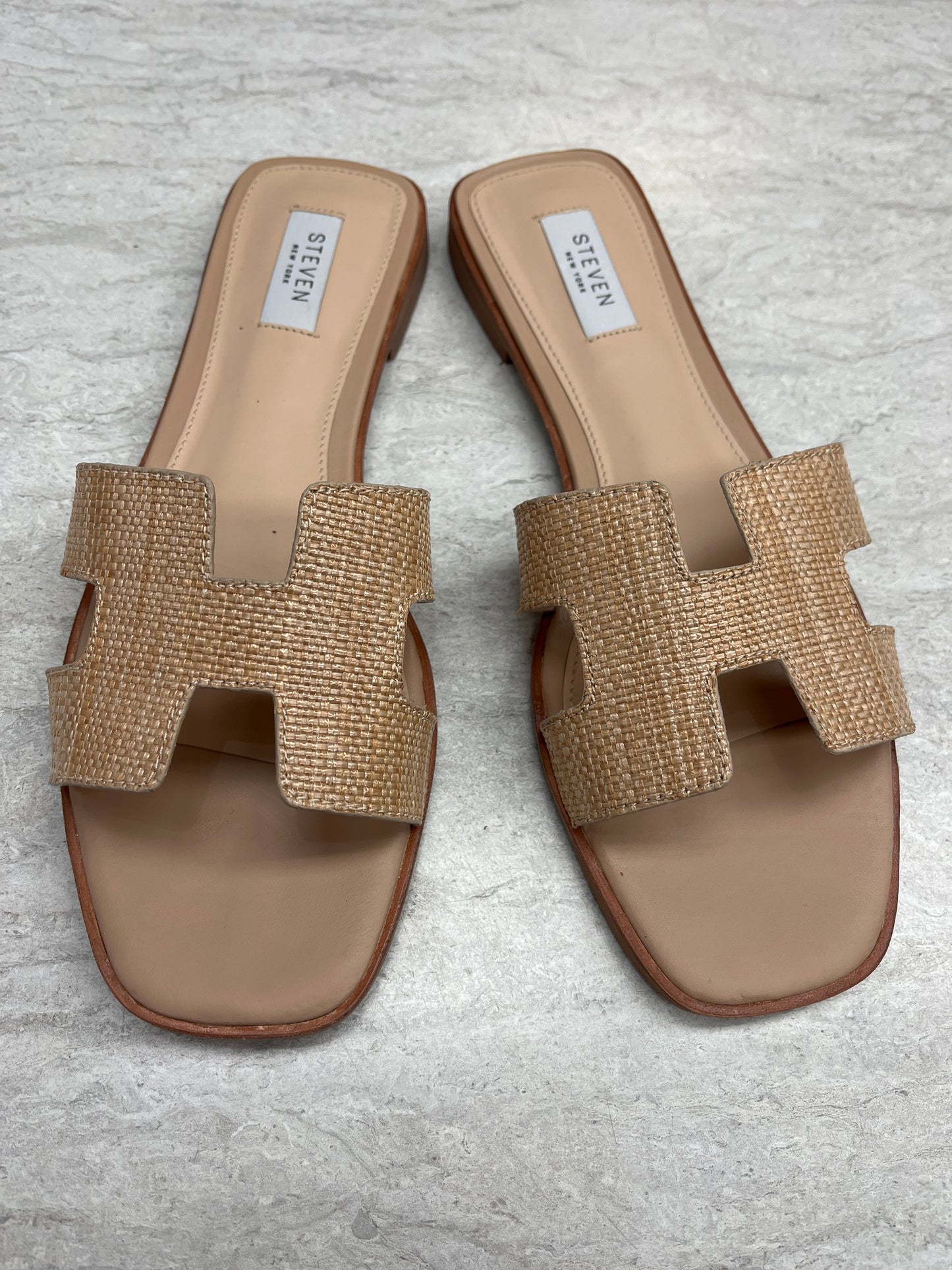 Sandals Flats By Steve Madden In Tan, Size: 10