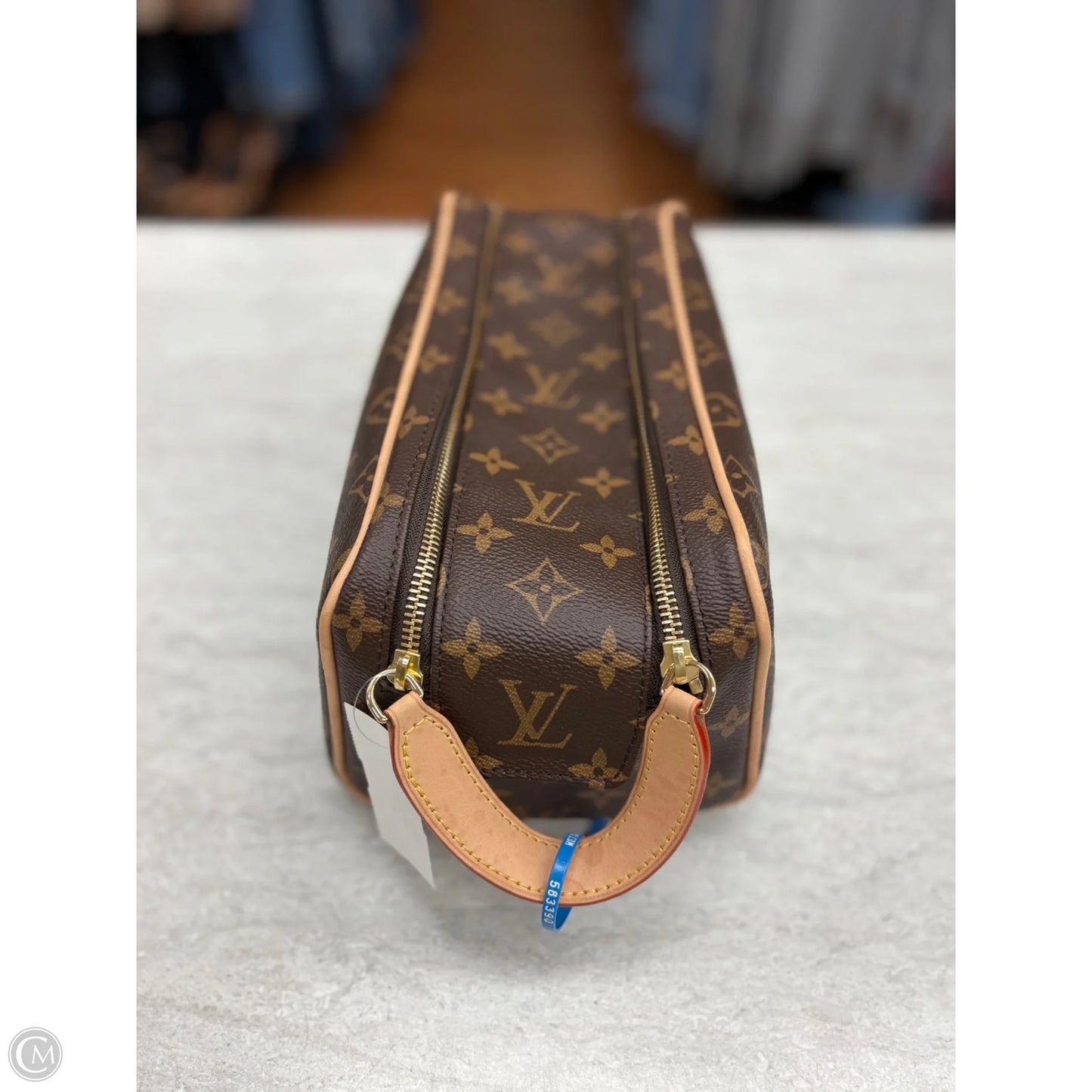 Makeup Bag Luxury Designer By Louis Vuitton, Size: Large