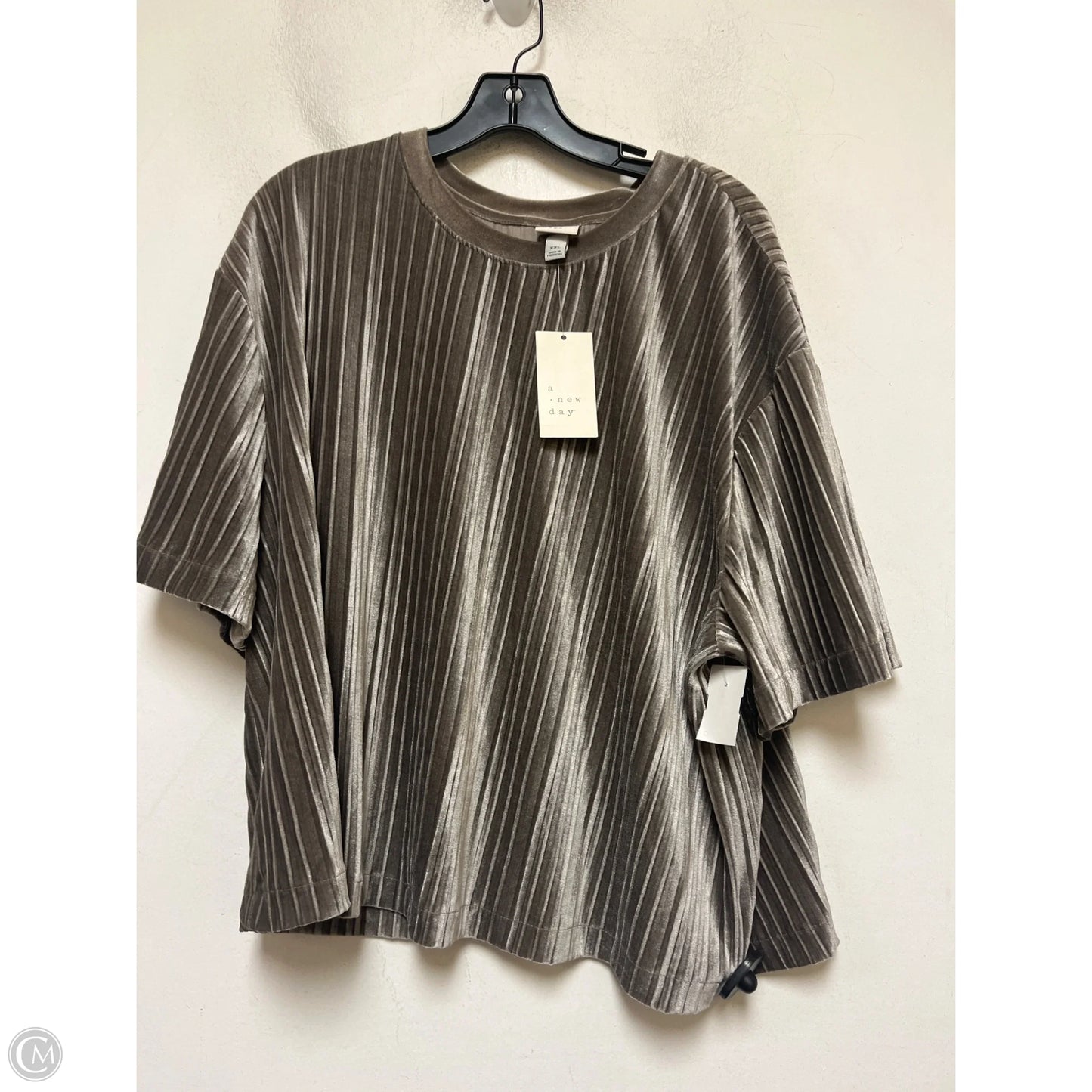 Top Short Sleeve By A New Day In Grey, Size: Xxl