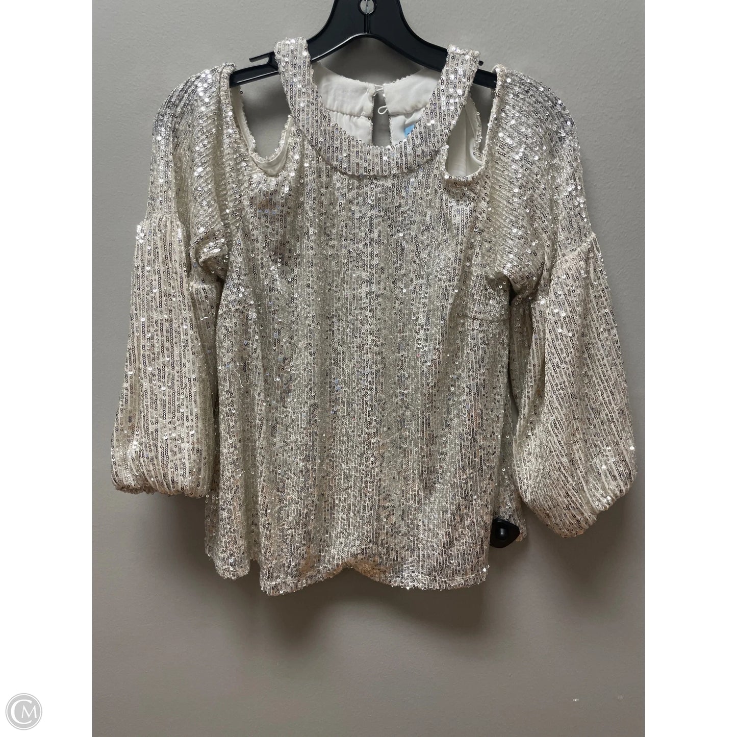 Top Long Sleeve By Cece In Silver, Size: S