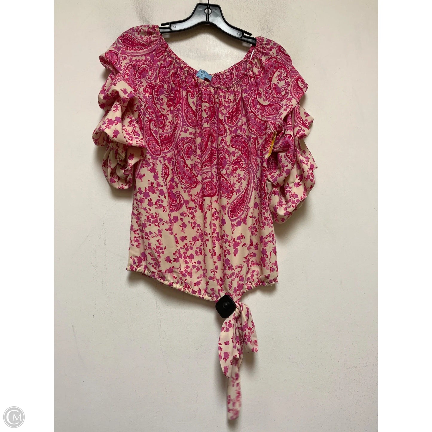 Top Short Sleeve By Cece In Cream & Pink, Size: S