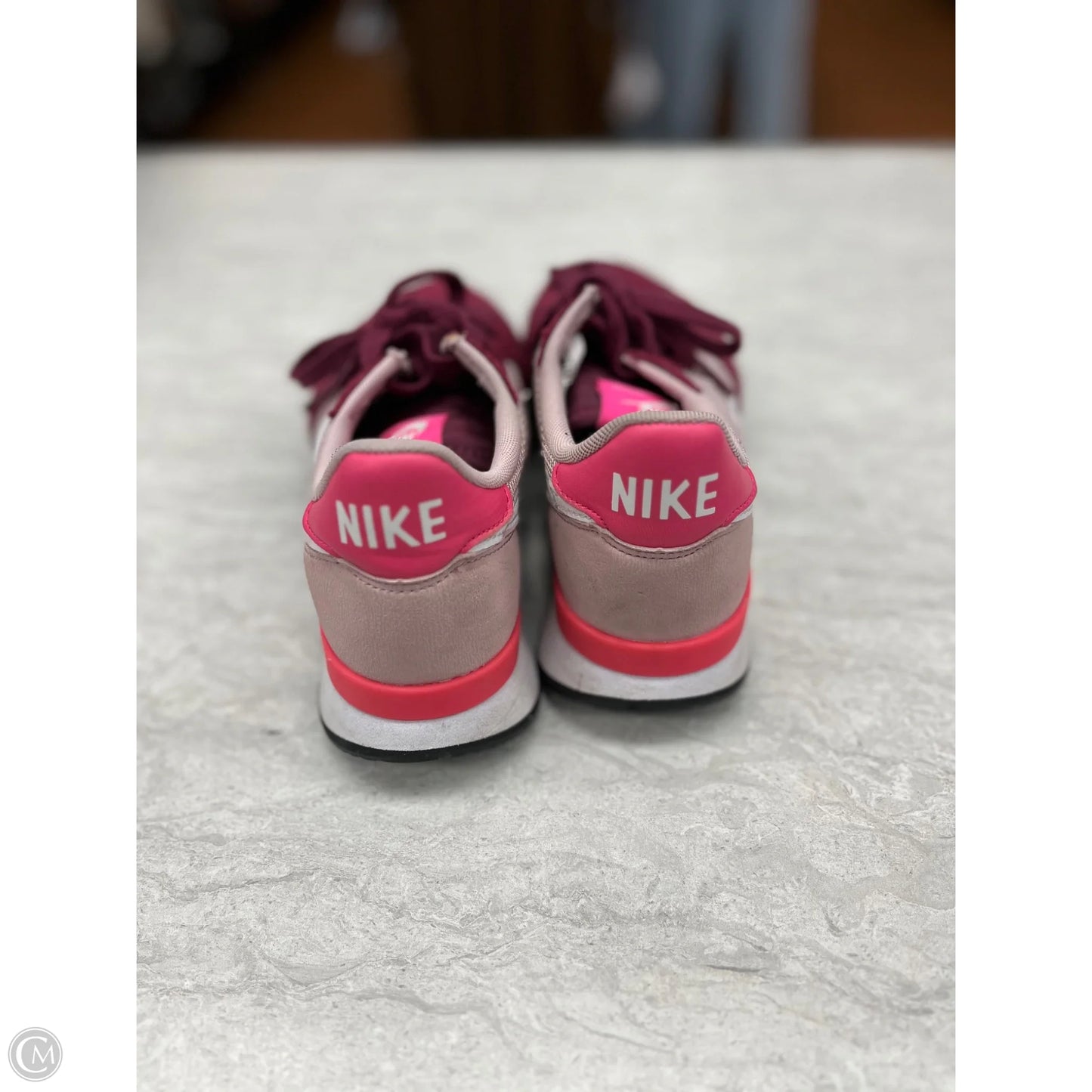 Shoes Sneakers By Nike In Maroon, Size: 5