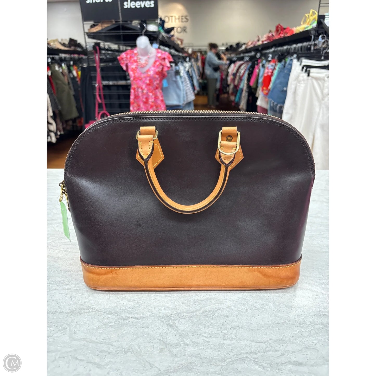 Handbag Luxury Designer By Louis Vuitton, Size: Medium