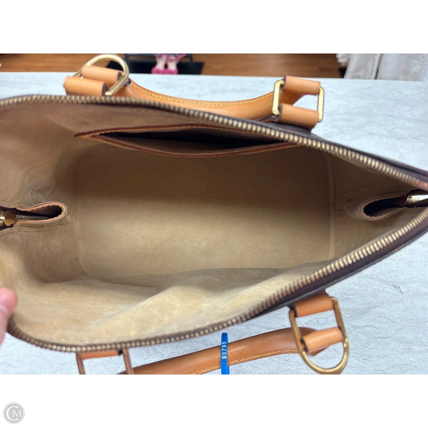 Handbag Luxury Designer By Louis Vuitton, Size: Medium