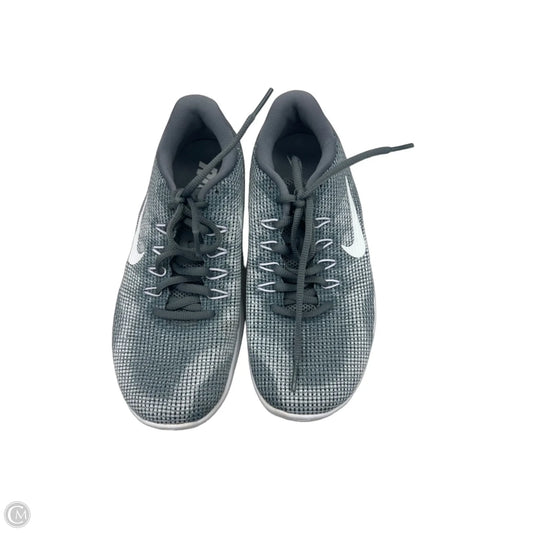 Shoes Athletic By Nike In Grey & White, Size: 6.5