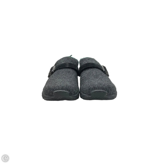 Shoes Flats By Merrell In Black, Size: 8