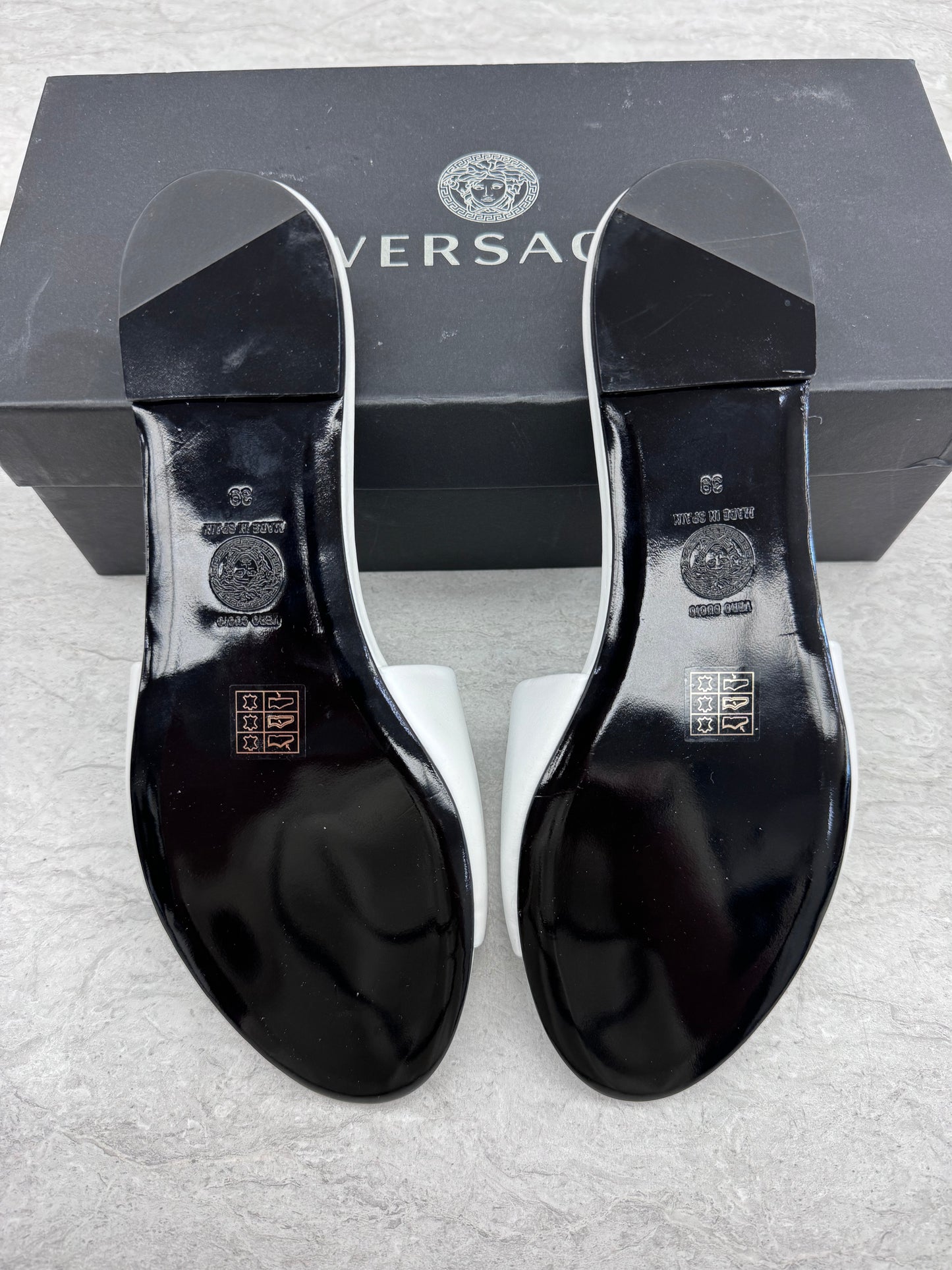 Sandals Luxury Designer By Versace  Size: 8